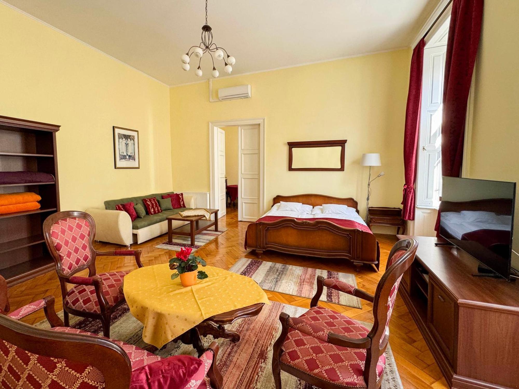 Centrum Vendégház Eger Habitación foto